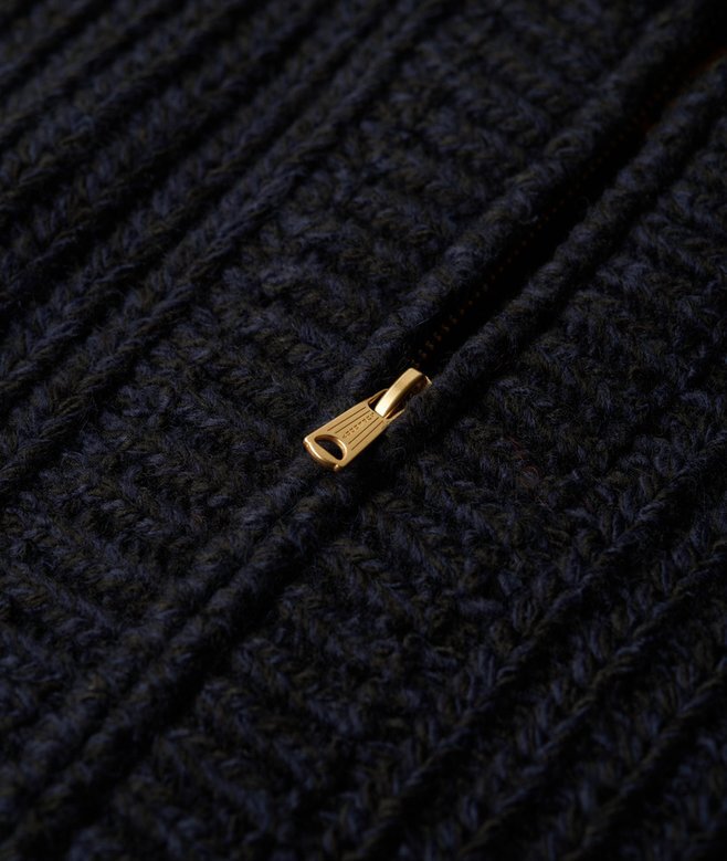 Grob gestrickte Strickjacke mit durchgehendem Reißverschluss Grob gestrickte Strickjacke mit durchgehendem Reißverschluss