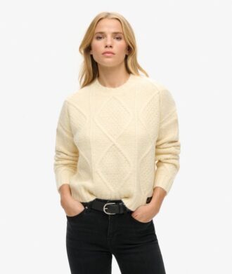 Grobstrickpullover mit Zopfmuster