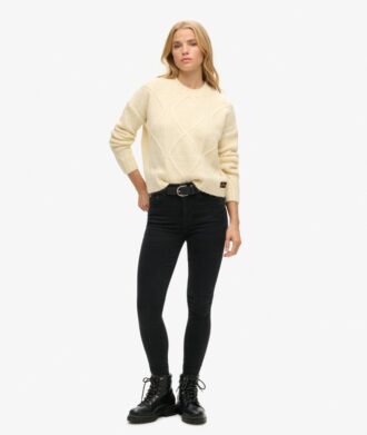 Grobstrickpullover mit Zopfmuster