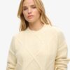 Grobstrickpullover mit Zopfmuster