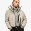Hooded Windbreaker-Jacke mit Stickerei