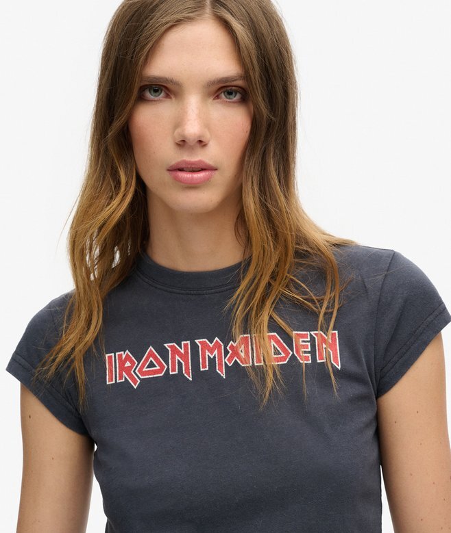 Iron Maiden X Superdry T-Shirt mit Flügelärmeln Iron Maiden X Superdry T-Shirt mit Flügelärmeln