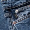 Jeans mit mittlerer Leibhöhe und geradem Bein Jeans mit mittlerer Leibhöhe und geradem Bein