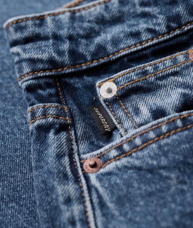 Jeans mit mittlerer Leibhöhe und geradem Bein Jeans mit mittlerer Leibhöhe und geradem Bein