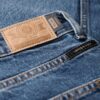 Jeans mit mittlerer Leibhöhe und geradem Bein Jeans mit mittlerer Leibhöhe und geradem Bein