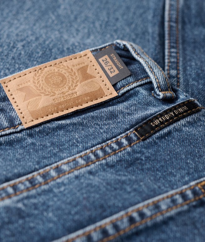 Jeans mit mittlerer Leibhöhe und geradem Bein Jeans mit mittlerer Leibhöhe und geradem Bein