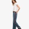 Jeans mit mittlerer Leibhöhe und weitem Bein Jeans mit mittlerer Leibhöhe und weitem Bein