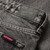 Jeans mit mittlerer Leibhöhe und weitem Bein Jeans mit mittlerer Leibhöhe und weitem Bein