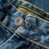 Jeans mit mittlerer Leibhöhe und weitem Bein Jeans mit mittlerer Leibhöhe und weitem Bein