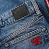 Jeans mit mittlerer Leibhöhe und weitem Bein Jeans mit mittlerer Leibhöhe und weitem Bein