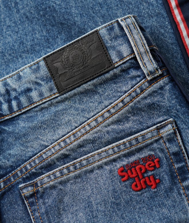 Jeans mit mittlerer Leibhöhe und weitem Bein Jeans mit mittlerer Leibhöhe und weitem Bein