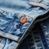 Jeans mit weitem Bein und unversäubertem Saum