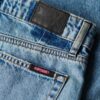 Jeans mit weitem Bein und unversäubertem Saum