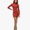 Jersey-Mini-Kleid mit hohem Kragen und langen Ärmeln Jersey-Mini-Kleid mit hohem Kragen und langen Ärmeln