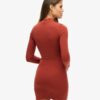 Jersey-Mini-Kleid mit hohem Kragen und langen Ärmeln Jersey-Mini-Kleid mit hohem Kragen und langen Ärmeln