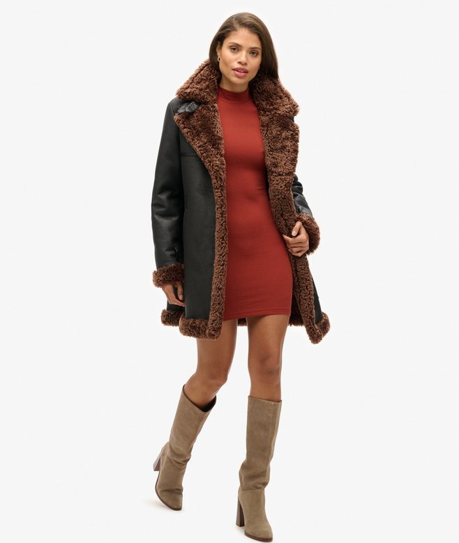 Jersey-Mini-Kleid mit hohem Kragen und langen Ärmeln Jersey-Mini-Kleid mit hohem Kragen und langen Ärmeln