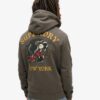 Kapuzenpullover mit Tattoo-Motiv auf dem Rücken Kapuzenpullover mit Tattoo-Motiv auf dem Rücken
