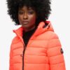 Klassische Puffer-Daunenjacke mit Kapuze