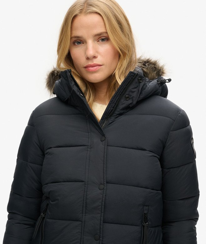Kurze Daunenjacke mit Hooded-Kapuze aus Kunstfell Kurze Daunenjacke mit Hooded-Kapuze aus Kunstfell