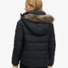 Kurze Daunenjacke mit Hooded-Kapuze aus Kunstfell Kurze Daunenjacke mit Hooded-Kapuze aus Kunstfell