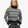 Kurzer Rollkragenpullover aus Strickmode Kurzer Rollkragenpullover aus Strickmode