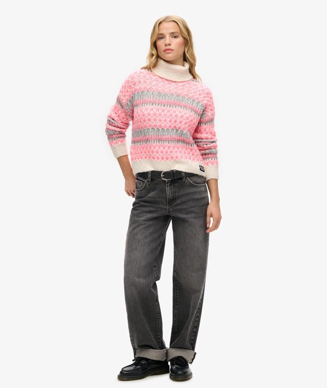 Kurzer Rollkragenpullover aus Strickmode Kurzer Rollkragenpullover aus Strickmode