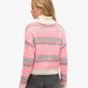 Kurzer Rollkragenpullover aus Strickmode Kurzer Rollkragenpullover aus Strickmode