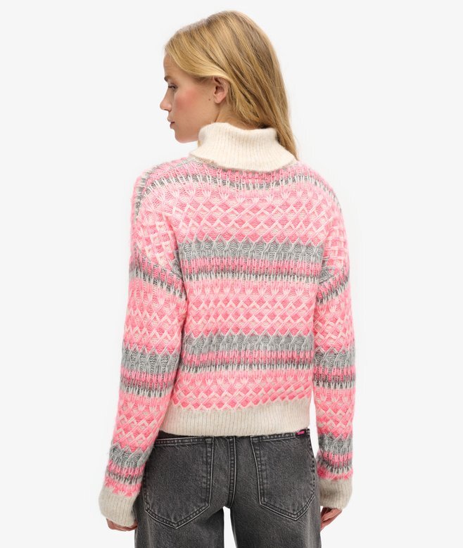 Kurzer Rollkragenpullover aus Strickmode Kurzer Rollkragenpullover aus Strickmode