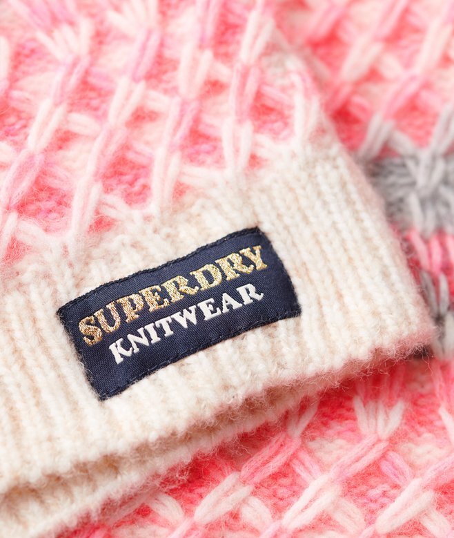 Kurzer Rollkragenpullover aus Strickmode Kurzer Rollkragenpullover aus Strickmode