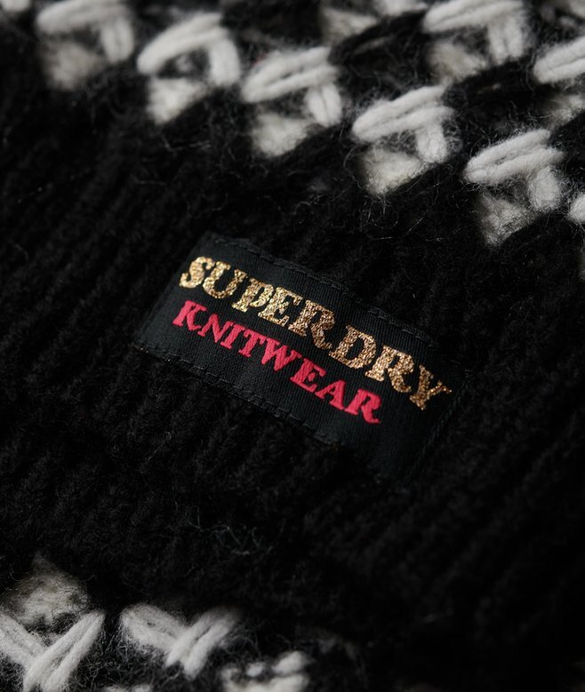 Kurzer Rollkragenpullover aus Strickmode Kurzer Rollkragenpullover aus Strickmode