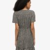 Kurzärmeliges Mini-Wickelkleid mit Print