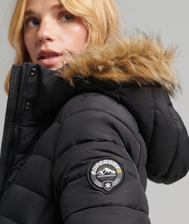 Langer, leicht gefütterter Puffer-Mantel mit Hooded-Kapuze aus Kunstfell Langer, leicht gefütterter Puffer-Mantel mit Hooded-Kapuze aus Kunstfell