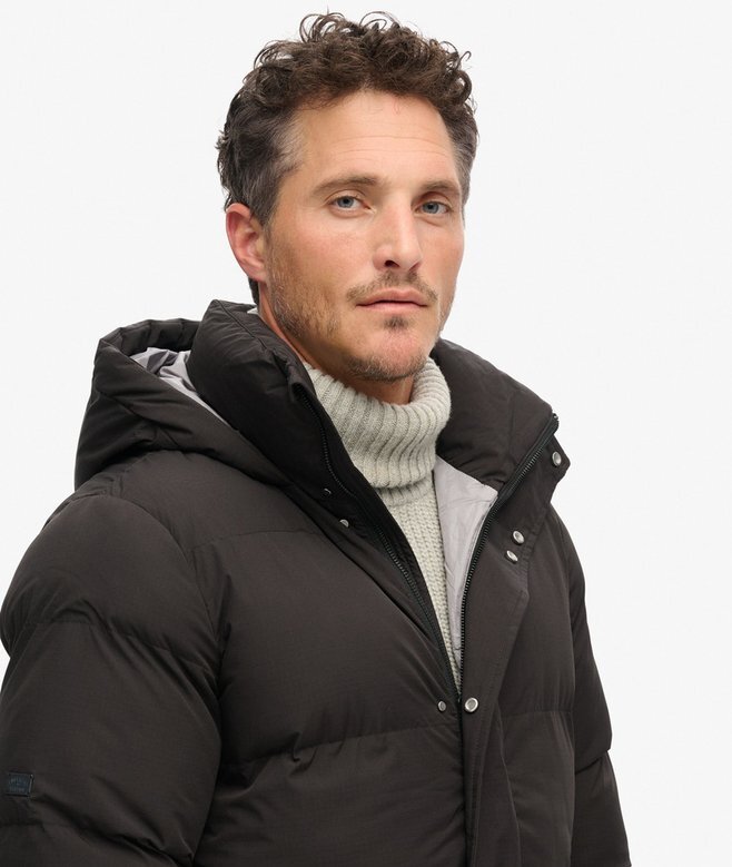 Langer Puffer-Mantel mit Kapuze Langer Puffer-Mantel mit Kapuze