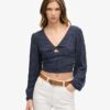 Langärmliges, gewebtes Crop-Top Langärmliges, gewebtes Crop-Top