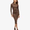 Langärmliges Midi-Kleid mit Rüschen Langärmliges Midi-Kleid mit Rüschen