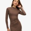 Langärmliges Midi-Kleid mit Rüschen Langärmliges Midi-Kleid mit Rüschen