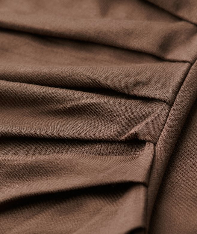Langärmliges Midi-Kleid mit Rüschen Langärmliges Midi-Kleid mit Rüschen