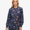 Langärmliges Midi-Kleid mit Stufenrock Langärmliges Midi-Kleid mit Stufenrock