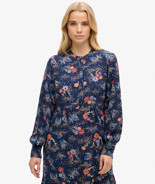 Langärmliges Midi-Kleid mit Stufenrock Langärmliges Midi-Kleid mit Stufenrock