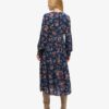 Langärmliges Midi-Kleid mit Stufenrock Langärmliges Midi-Kleid mit Stufenrock
