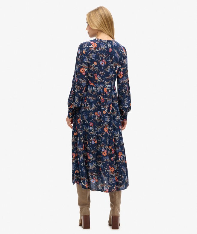 Langärmliges Midi-Kleid mit Stufenrock Langärmliges Midi-Kleid mit Stufenrock