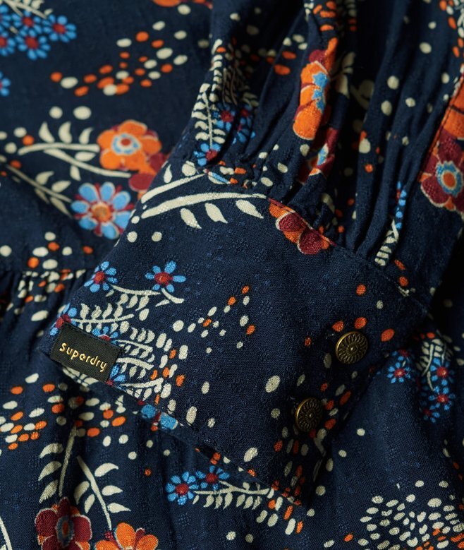Langärmliges Midi-Kleid mit Stufenrock Langärmliges Midi-Kleid mit Stufenrock