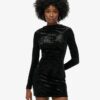 Langärmliges Minikleid aus Samt