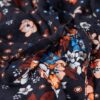 Langärmliges Minikleid mit V-Ausschnitt und Wickeloptik