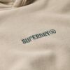 Locker sitzender Kapuzenpullover mit Micro-Logo-Grafik