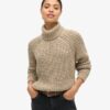 Locker sitzender Rollkragenpullover aus Strickmode Locker sitzender Rollkragenpullover aus Strickmode
