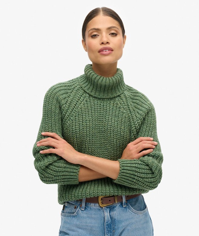 Locker sitzender Rollkragenpullover aus Strickmode Locker sitzender Rollkragenpullover aus Strickmode