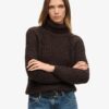 Locker sitzender Rollkragenpullover aus Strickmode Locker sitzender Rollkragenpullover aus Strickmode