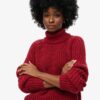 Locker sitzender Rollkragenpullover aus Strickmode Locker sitzender Rollkragenpullover aus Strickmode