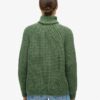 Locker sitzender Rollkragenpullover aus Strickmode Locker sitzender Rollkragenpullover aus Strickmode